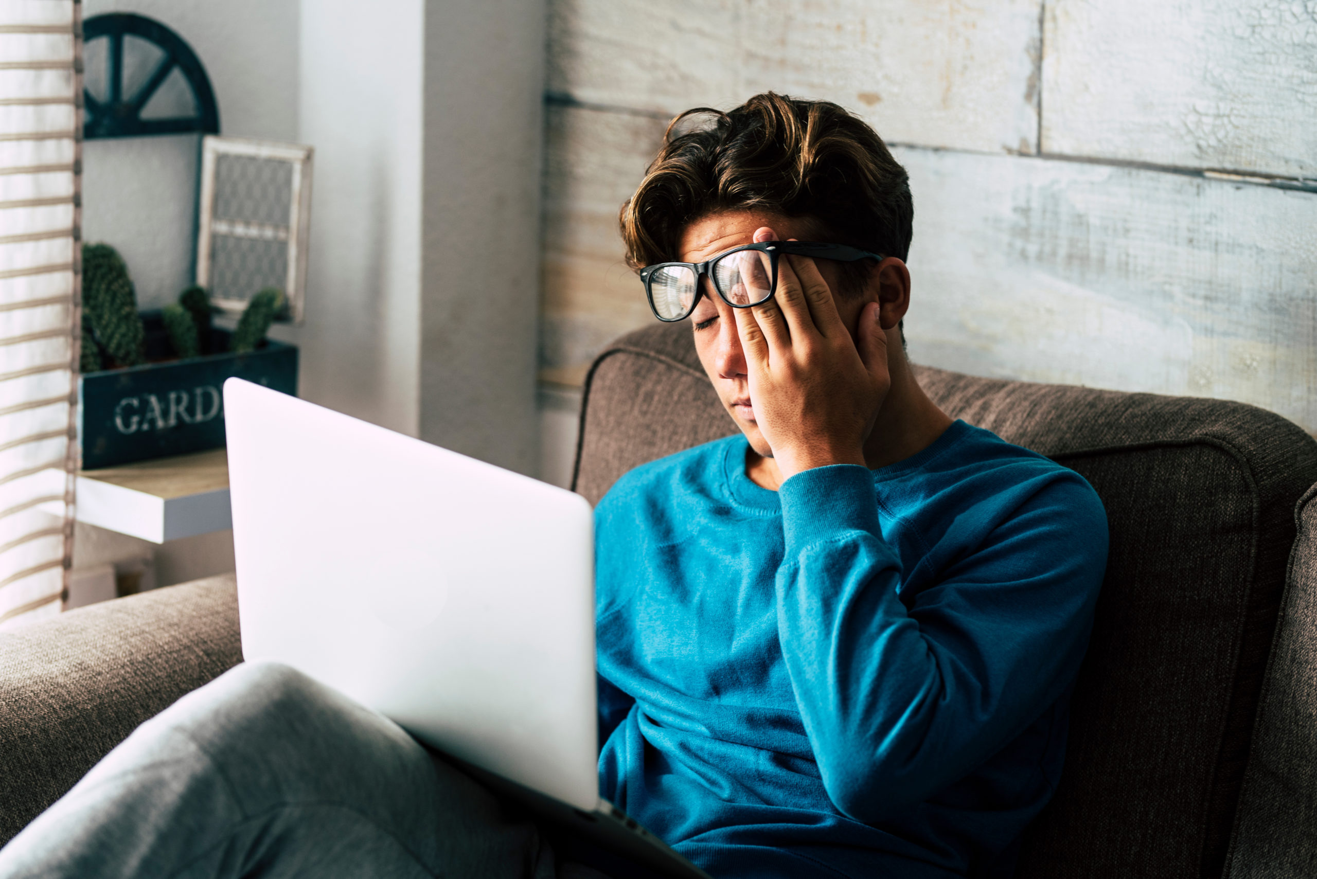 8 Red Flags that Indicate You're Sleep Deprived | Sleep.ai